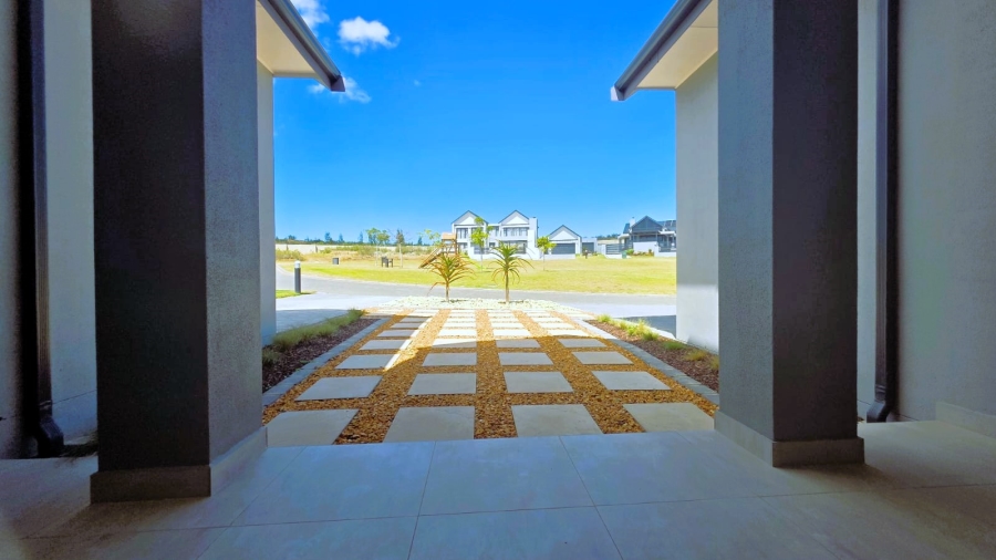 3 Bedroom Property for Sale in Kingswood Golf Estate Western Cape